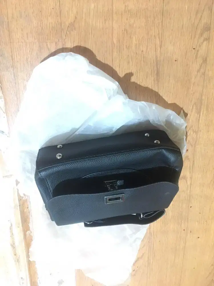 Tas wanita hitam