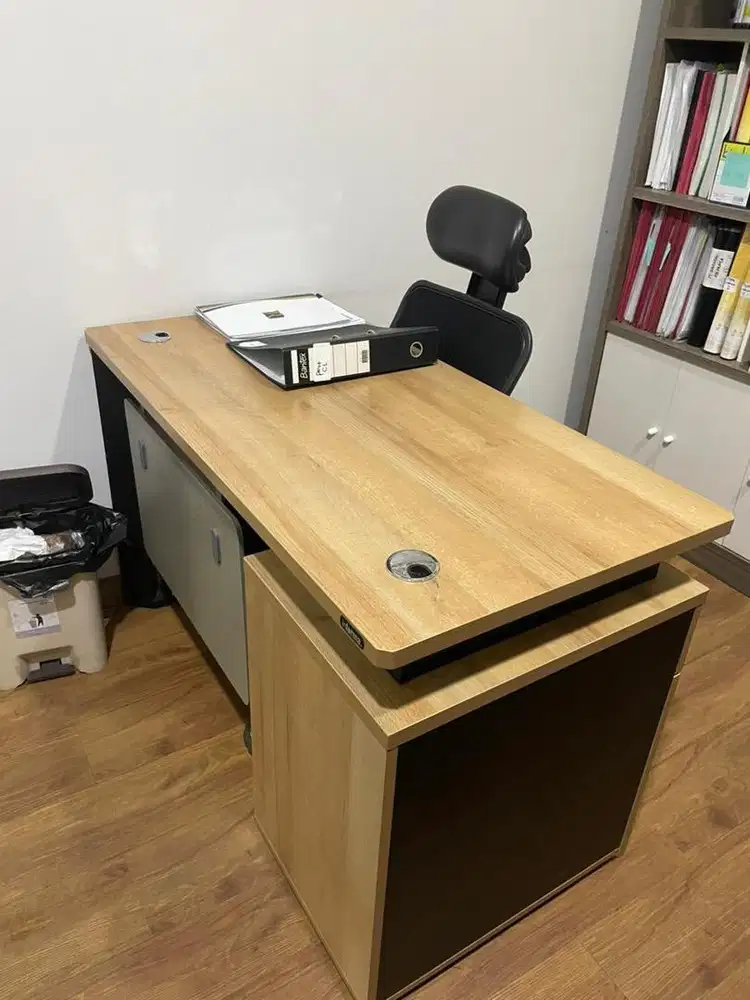 MEJA KANTOR MURAH, INFORMA, ISTIMEWA