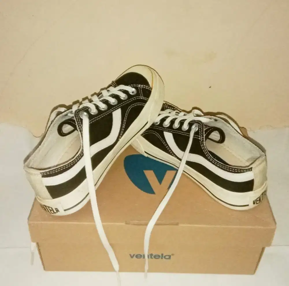 Ventela Public Low Black Natural. Size 36 : 23.1 cm
masih bagus