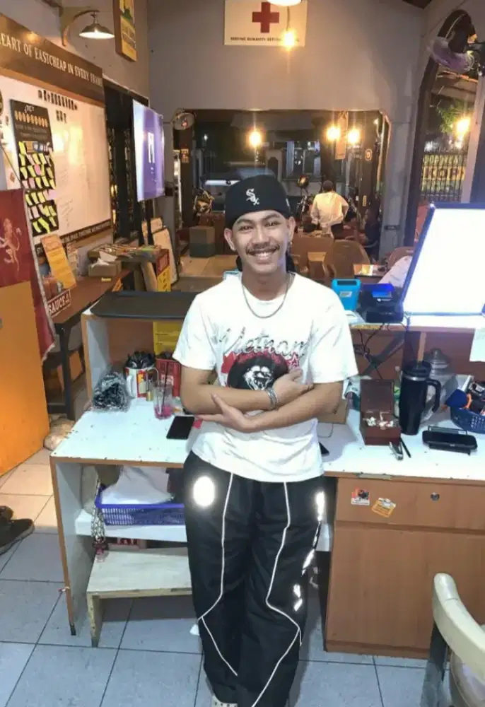 Di cari lowongan barista/kasir/waiter/pethandler