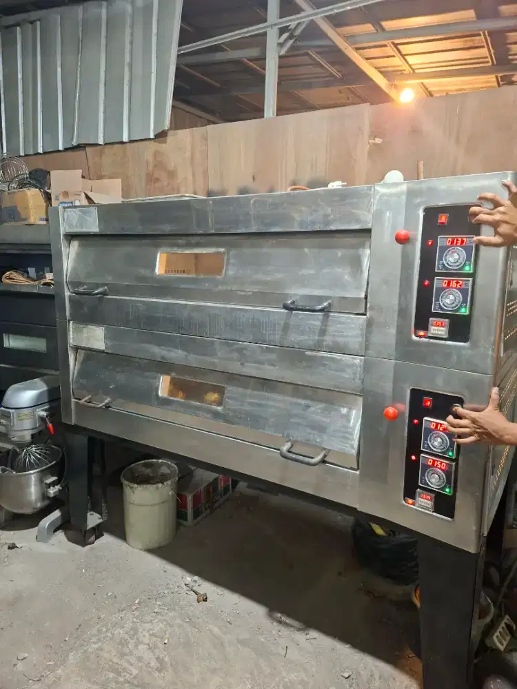 Oven gas automatis 2 deck isi 8 loyang merk Heng Wei Taiwan