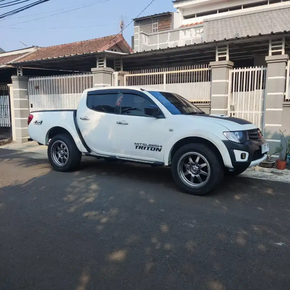Triton dobel cabin gls  4x4