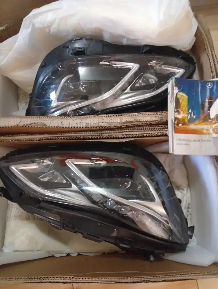 1 Set Kanan Kiri Headlamp Mercedes-Benz Seri e250/e400