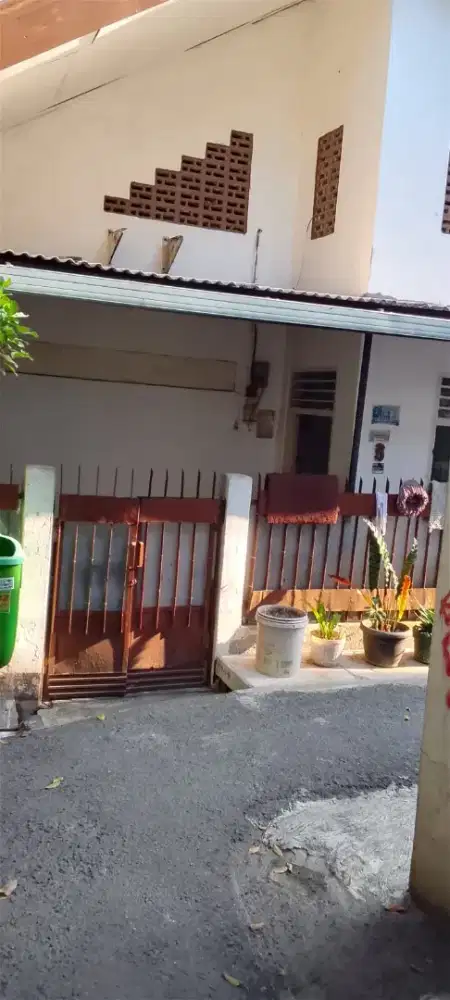 Di jual rumah .cocok untuk kost an .SHM