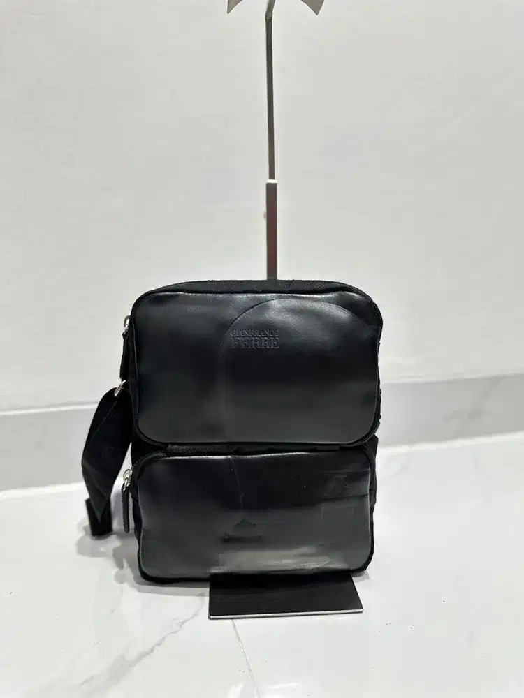 Gianfranco ferre sling/selempang pria