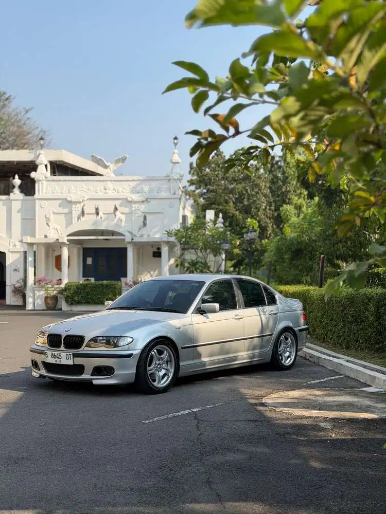 BMW 325i 2004 Bensin