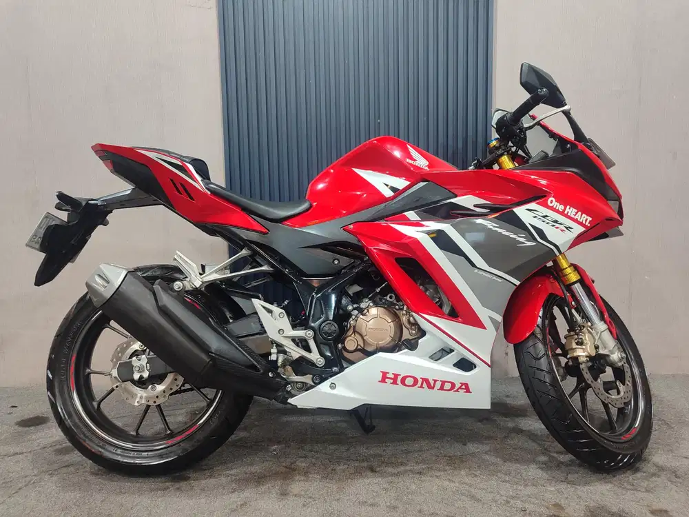 CBR 150R 2024 SE istimewa mulus terawat siap pakai...