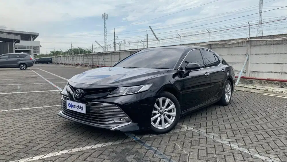 TDP 1 JUTA Toyota Camry 2.5 V Bensin-AT 2019 Hitam CBAIB