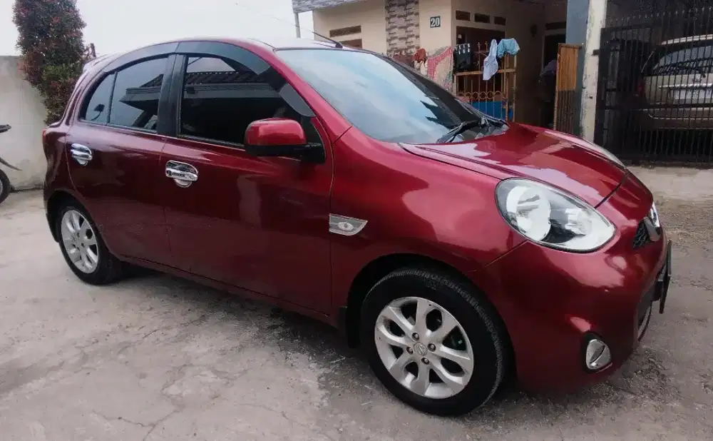 Nissan March, matic, type XS1.2, tahun 2014, merah maroon