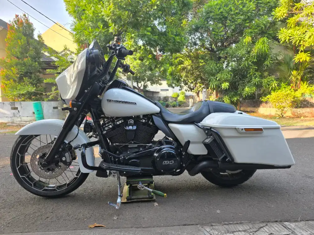 Harley Streetglide Putih 2020 Full Paper Murah aja