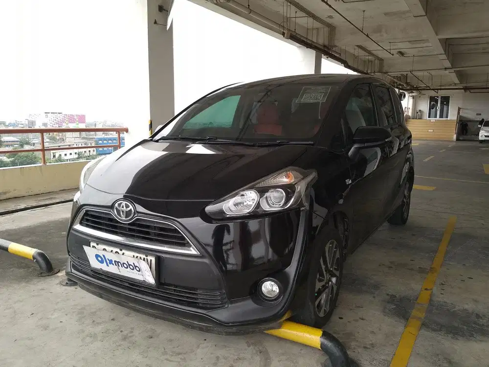 TDP 1 JUTA Toyota Sienta 1.5 V Bensin-MT 2017 Hitam CUMAB