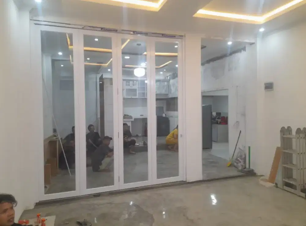Pasang Pintu Kusen Jendela Aluminium Untuk Gedung Rumah Kantor Toko
