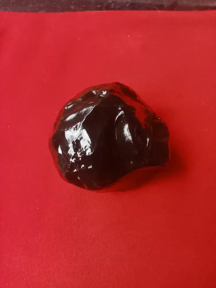 Khusus kolektor dijual batu Serendibite/Berlian hitam