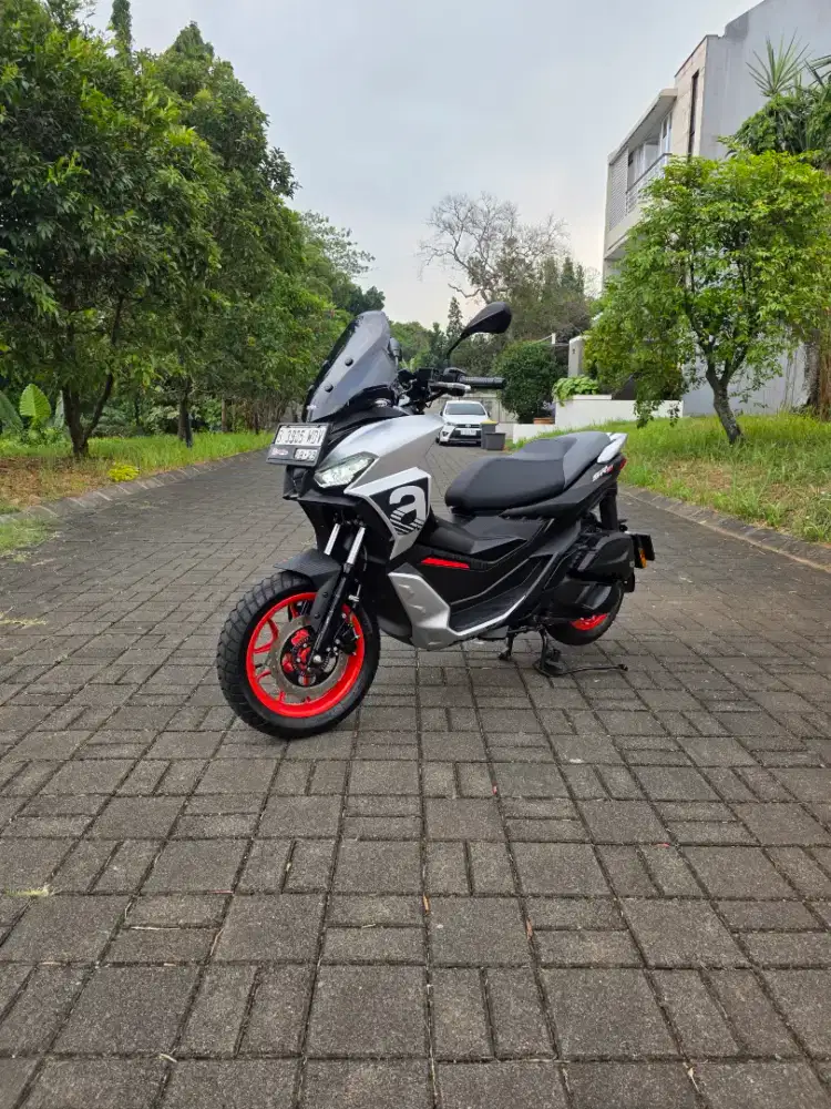Aprilia SR GT 200 Silver Simpenan