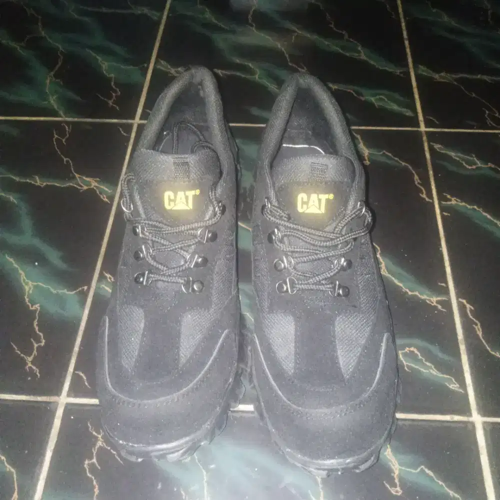 Jual sepatu masih baru
