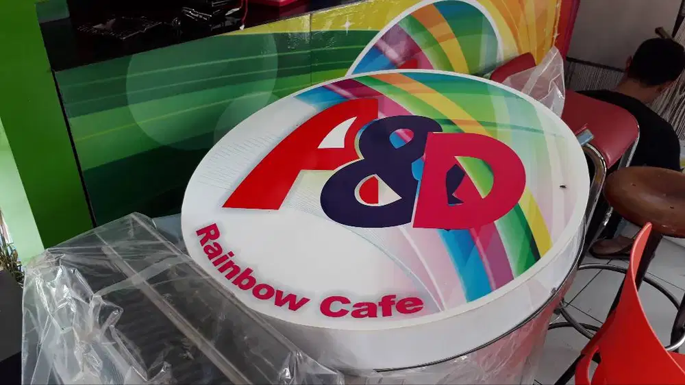 Buat papan nama reklame neonbox sticker kaca film kampus universitas