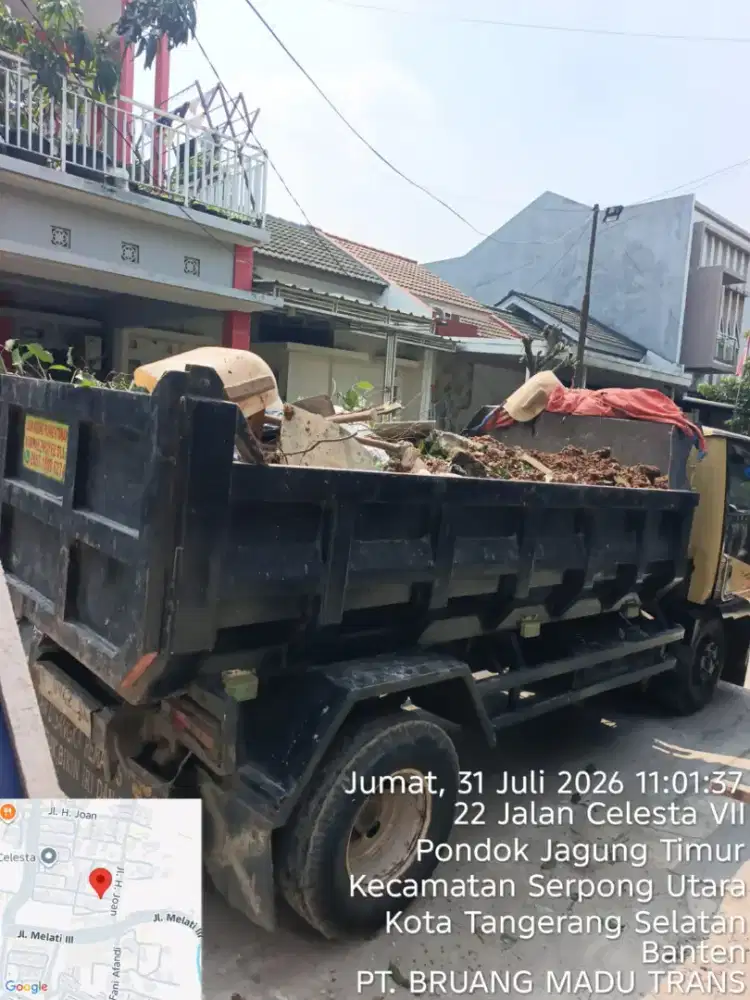 Buang puing dan pembersihan sampah proyek