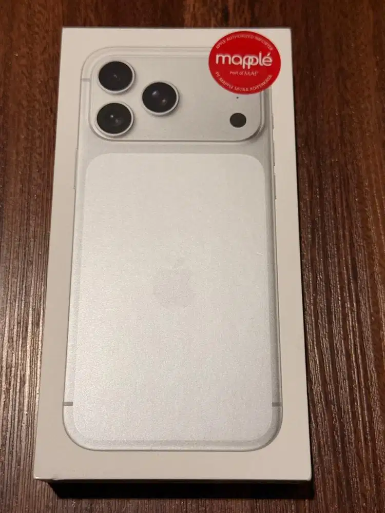 New BNIB Iphone 17 pro max 256 silver