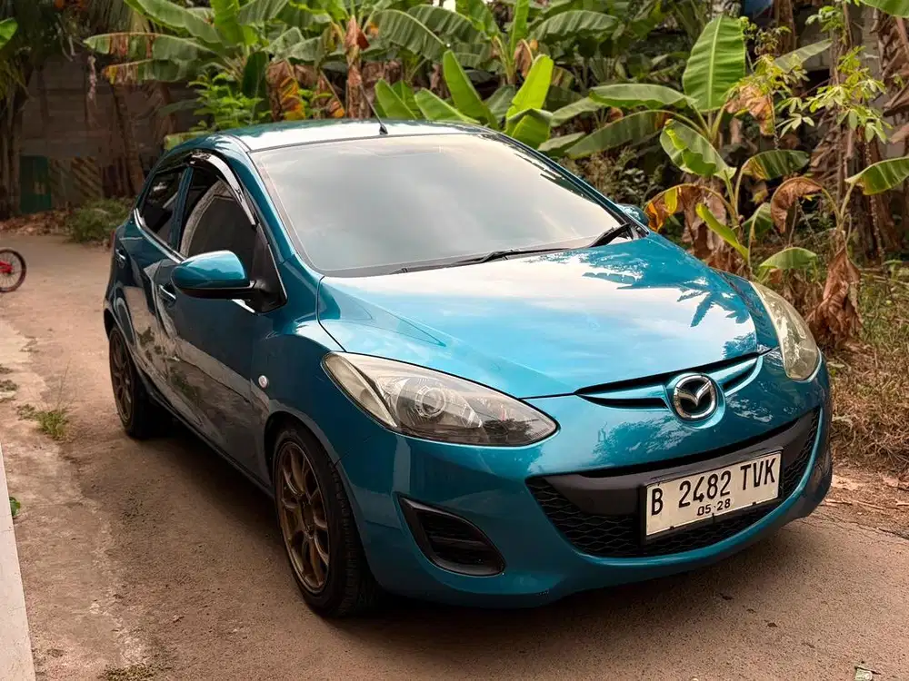 Mazda 2 AT 2012