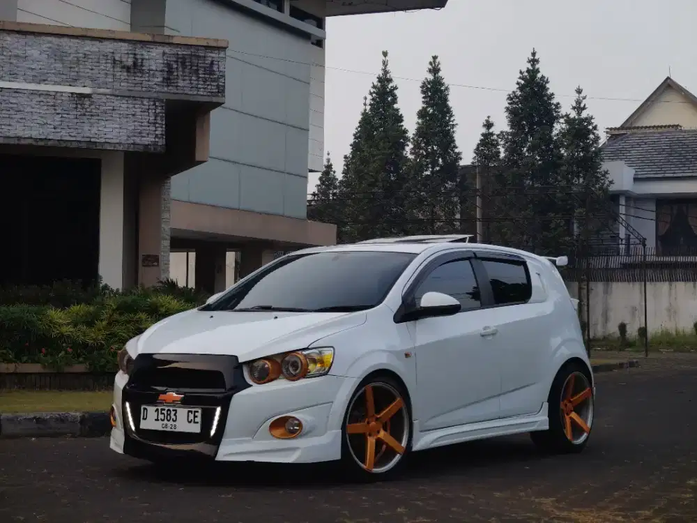 Aveo LT 2012 Matic Putih Full Modif Sunroof Webasto Velg R19 Body Kit