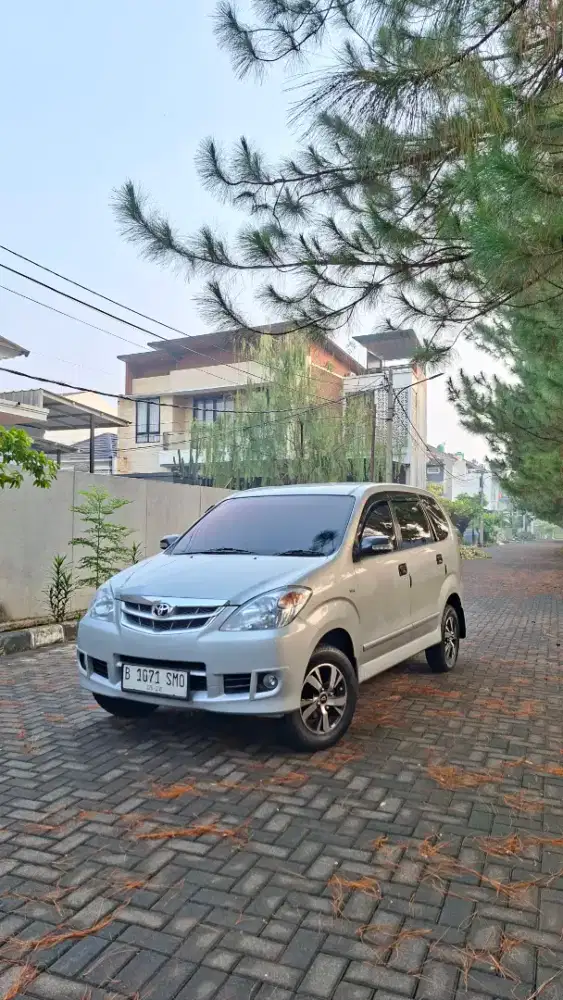 Toyota Avanza G AT 2011 low KM Bogor