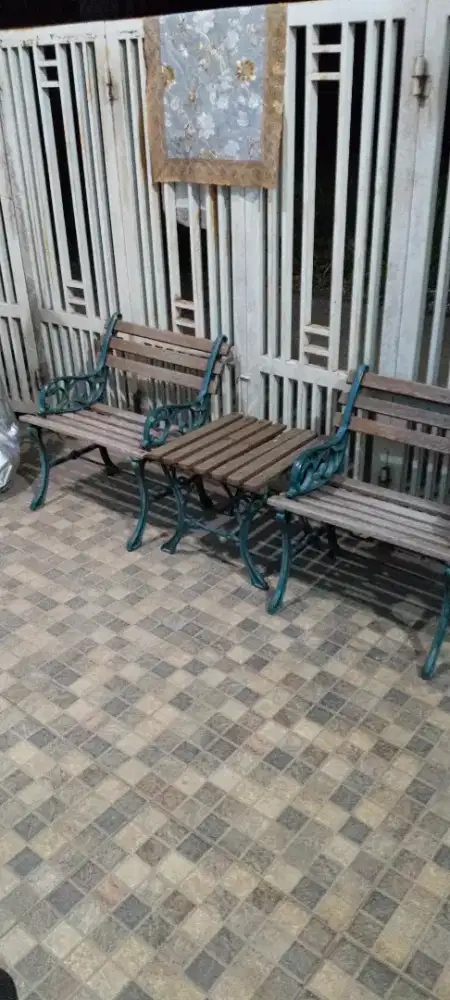 Meja kursi taman bekas