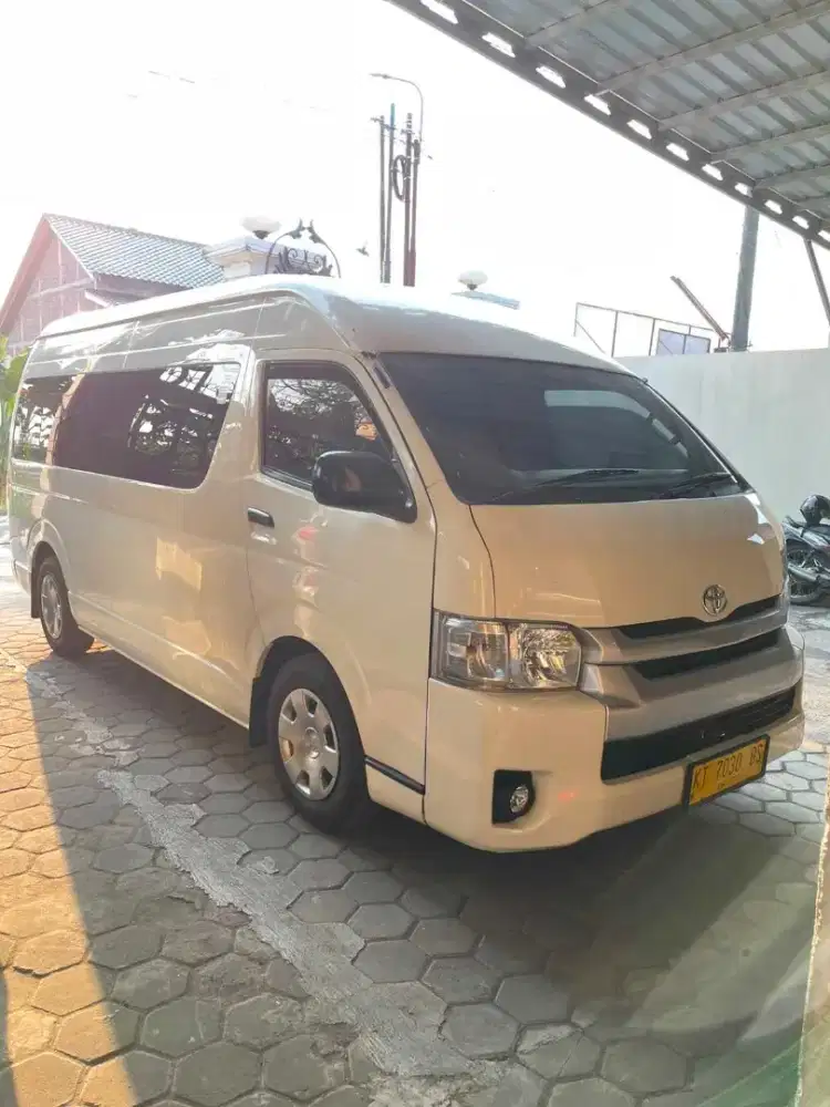 TOYOTA HIACE COMMUTER M/5