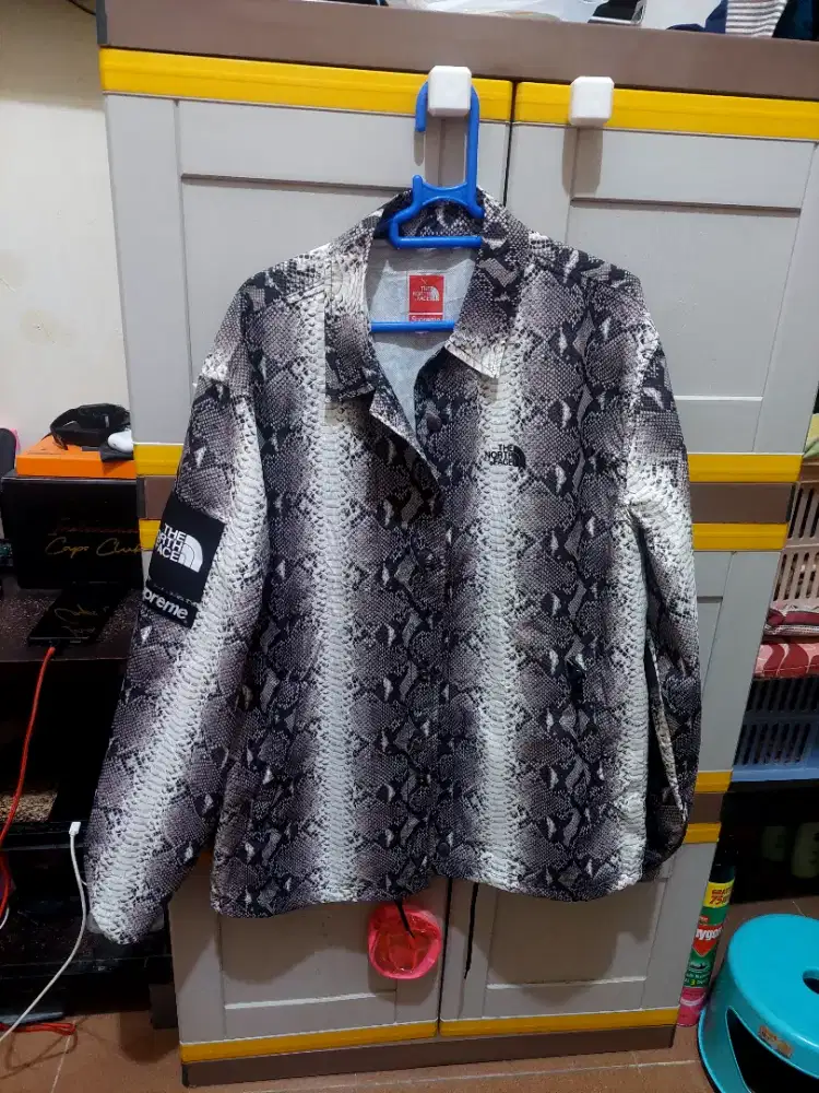 Jaket Supreme x the north face efek daun talas