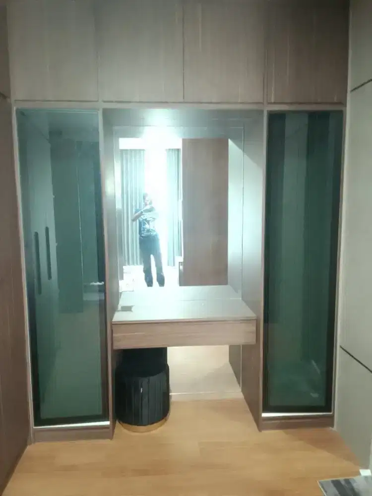 Kaca cermin untuk meja hias
