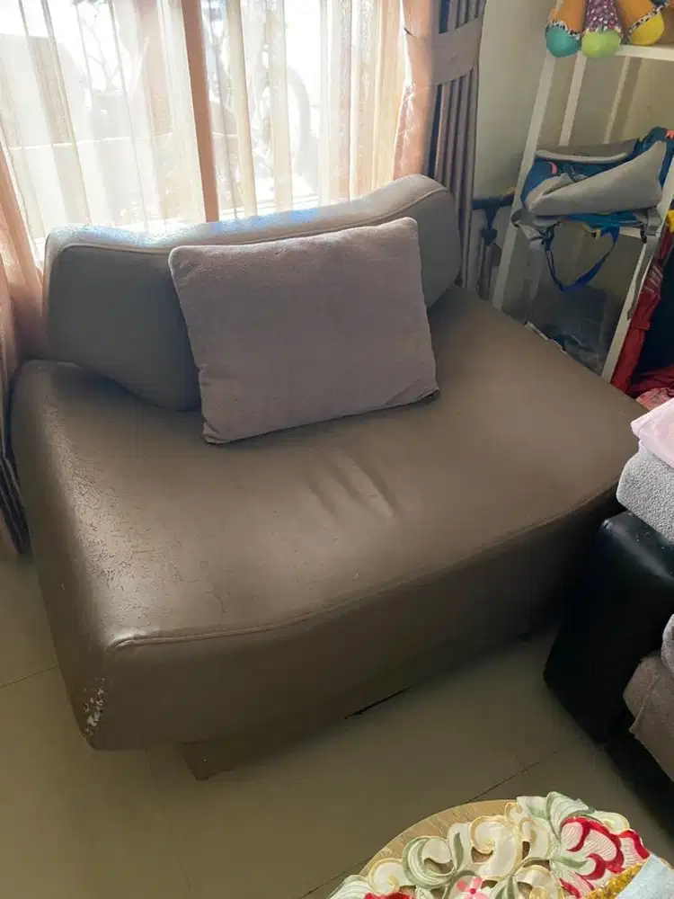 Kursi sofa ruang tamu