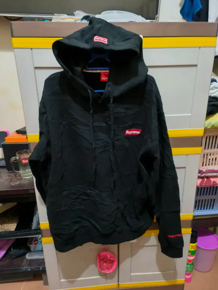 Hoodie Supreme Korea mulus seperti baru