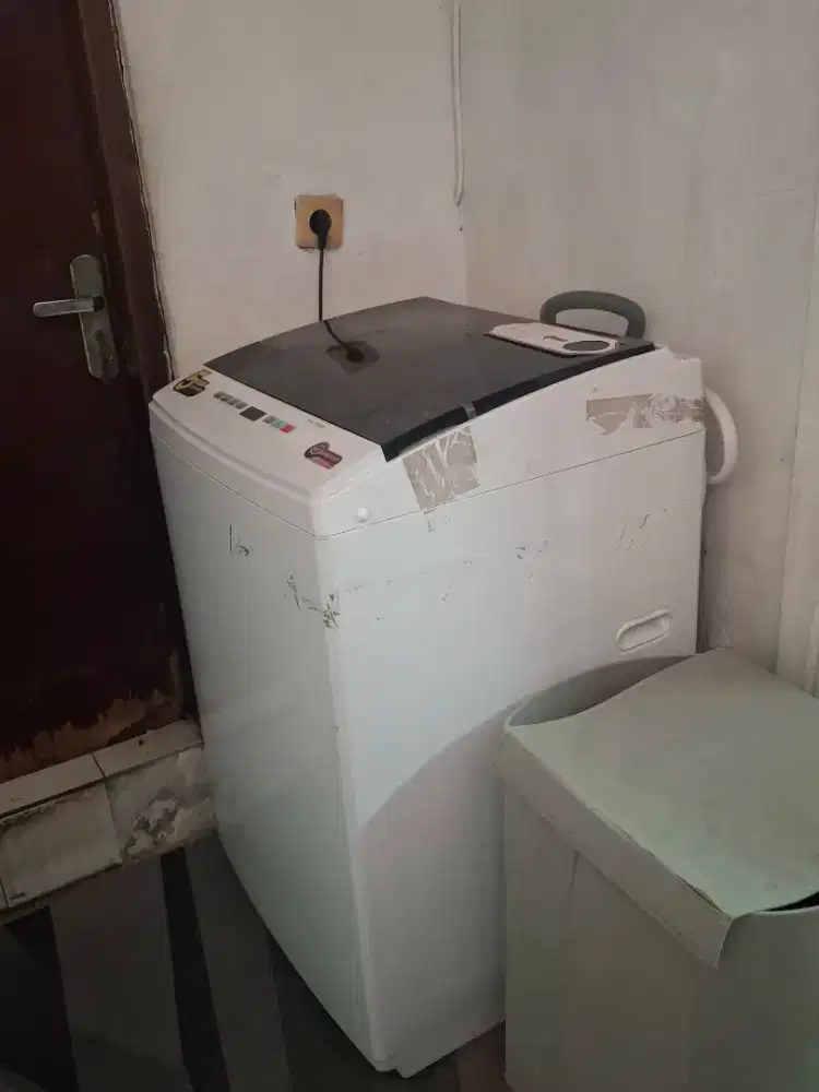 Mesin cuci Polytron tipe PAW 9527 masih bagus