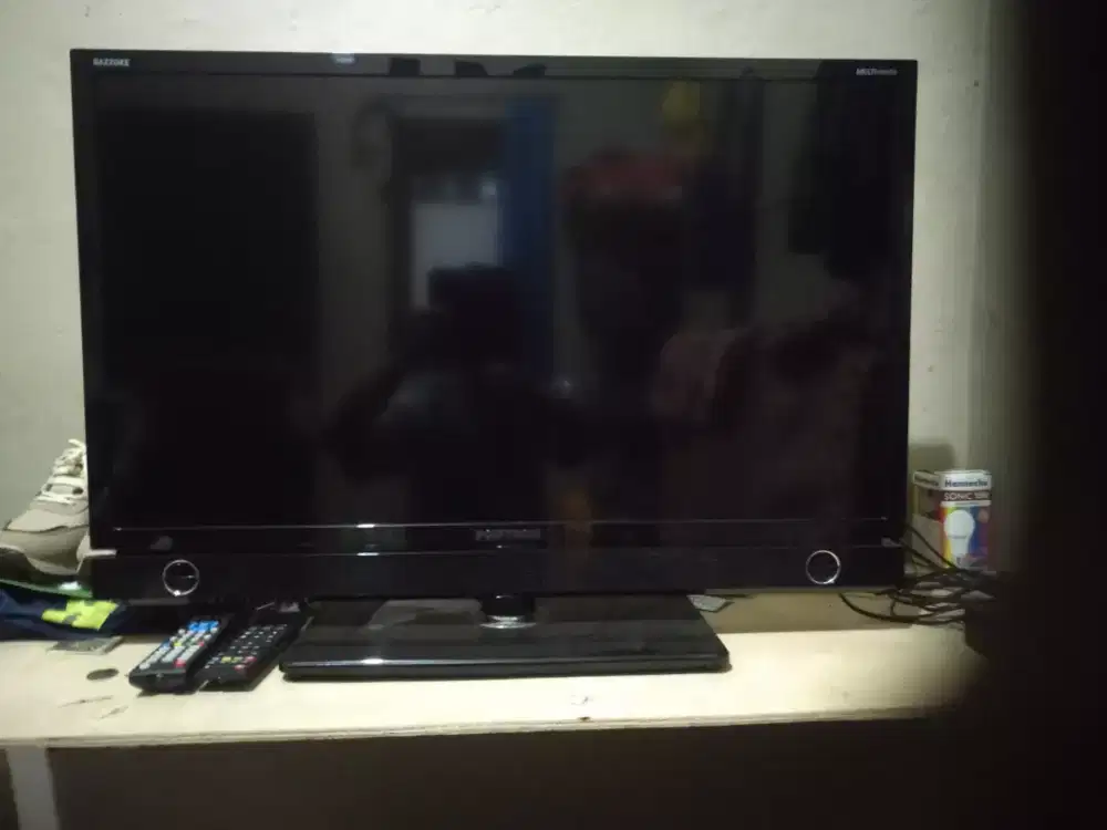 Di jual tv Polytron LED 32 + stb