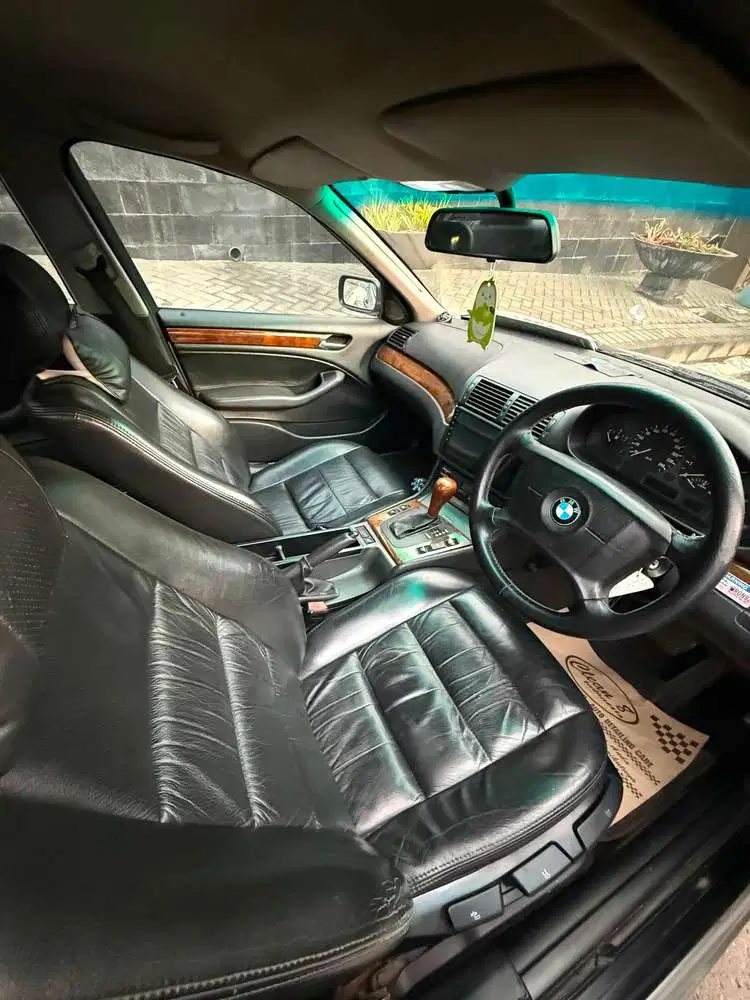 BMW 318i 2001 Bensin