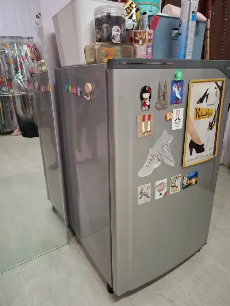 Kulkas Toshiba GR-N155CL 1 pintu kondisi nyaris sempurna