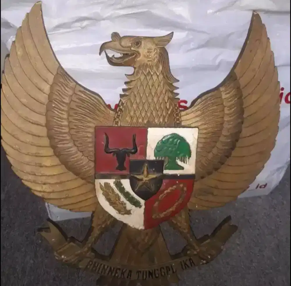 Pajangan burung garuda ukuran besar
