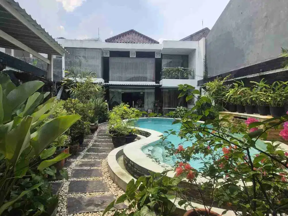 dijual rumah mewah dalam komplek di Duren Sawit Jakarta Timur