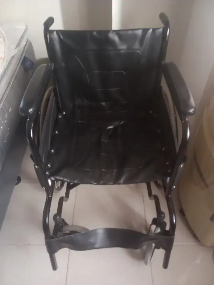 Kursi roda bekas