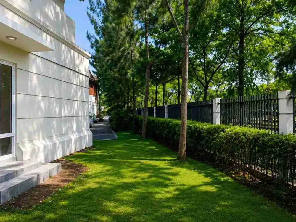 DIJUAL CEPAT NEGO SAMPE DEAL! JUAL BU BGT! RUMAH HOEK DI LAVON