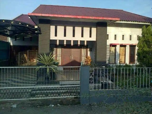 DISEWAKAN RUMAH LUAS, BERSIH, DAN NYAMAN