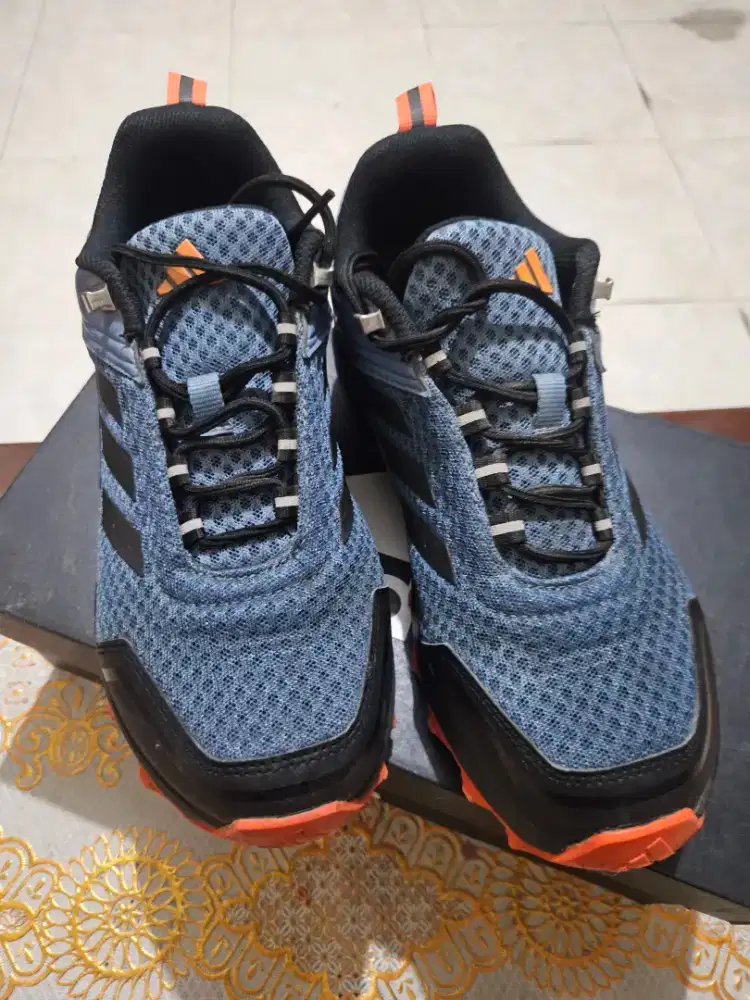 Adidas Trek Host