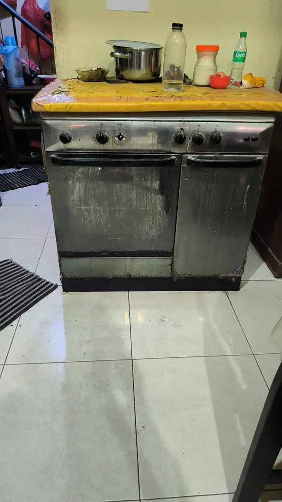 Kompor dan Oven merk Ariston