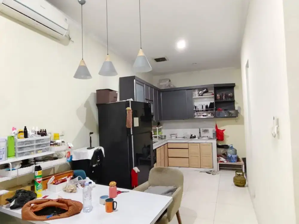 Rumah Minimalis Cantik 2 Lantai Strategis di Mekar Wangi