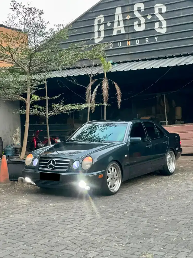 Mercedes-Benz E230 1997 antik istimewa jual cepat bisa tuker tambah
