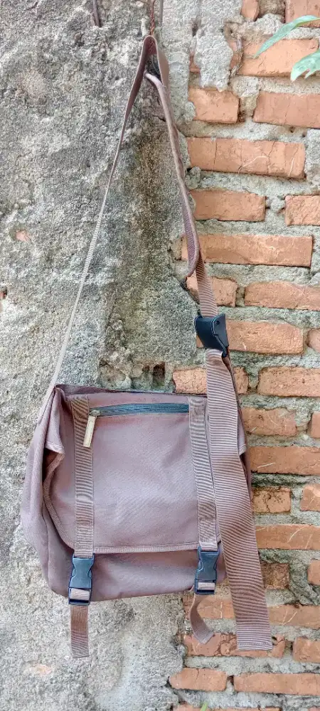 Tas Selempang MUJI Unisex beli di Dubai