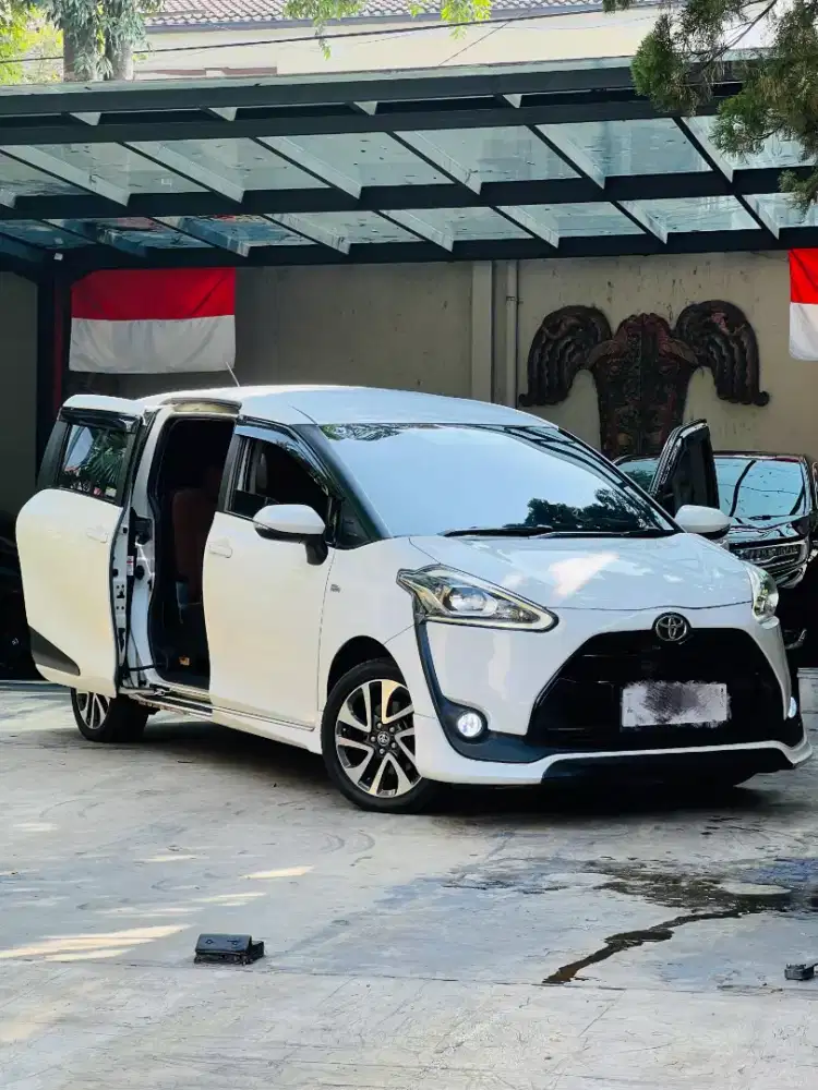 TOYOTA SIENTA Q