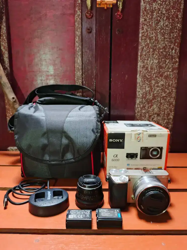Kamera Mirrorless Sony a6000 kit pemakaian pribadi, bonus Lensa & tas
