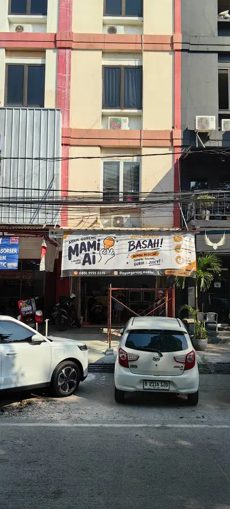 cari karyawan cowok untuk goreng dan penyajian ke meja