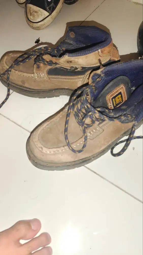 SEPATU BOOTS SAFETY CATERPILLAR size 41
