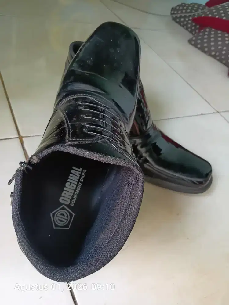 Sepatu vantofel pria